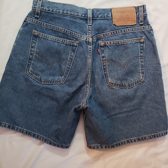 Levis Red Tab Juniors Blue Denim Jean Shorts Size 11. - Picture 2 of 6
